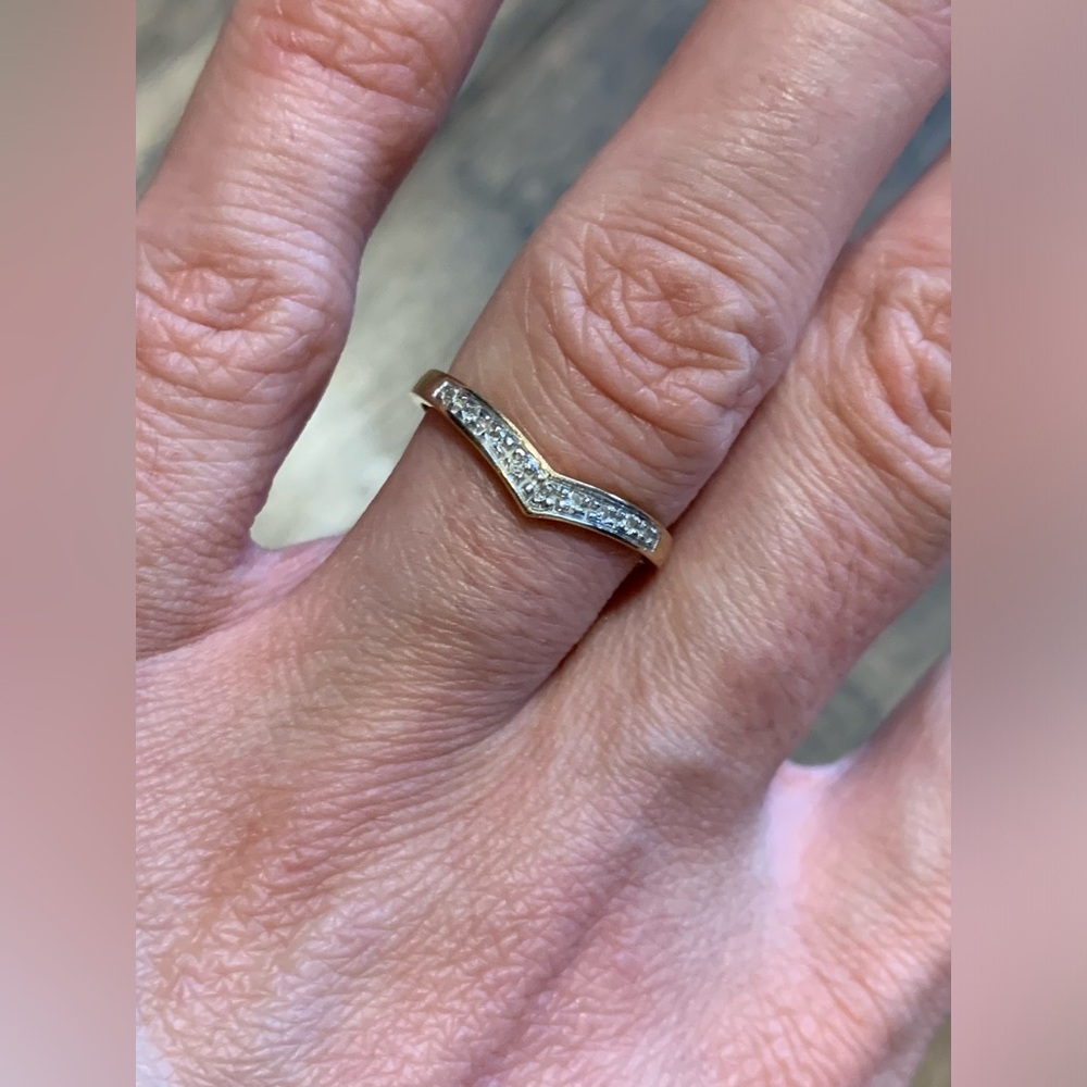 10 KT Gold Diamond Ring